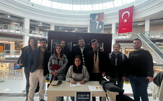Üniversitemiz Bankacılık ve Sigortacılık Kulübü düzenlediği yardım kampanyasıyla 26 koli yardım topladı EN 9